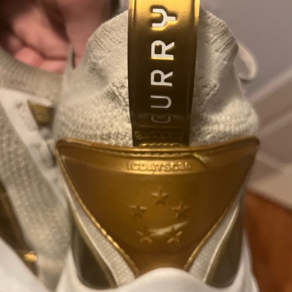 Curry’s 8 flow - Picture 2 of 6